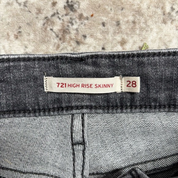 Levi 721 High Rise Distressed Skinny Jean Size 28 - Picture 7 of 9
